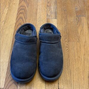 Women’s UGG Size 9